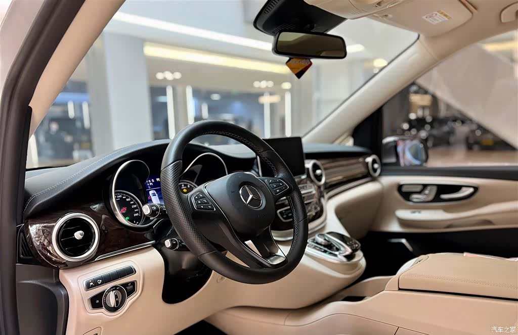 Mercedes-Benz V-Class, 2020 23