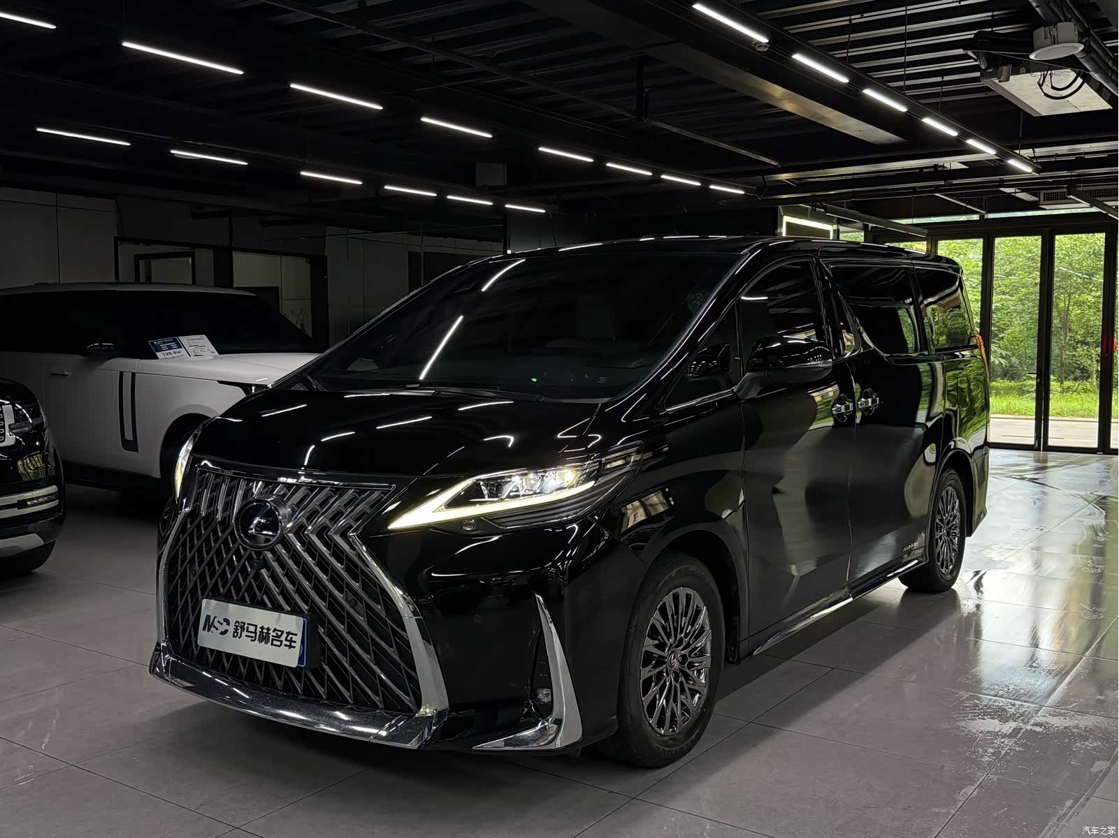 Lexus LM