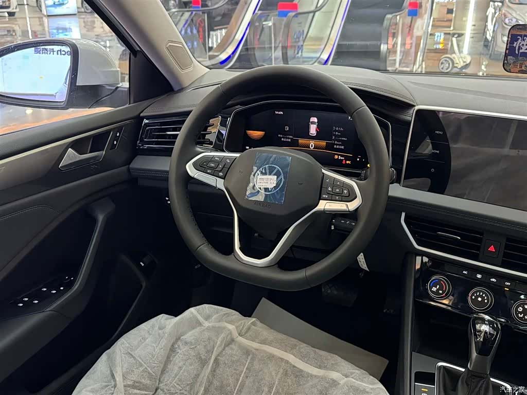 Volkswagen Sagitar, 2025 32