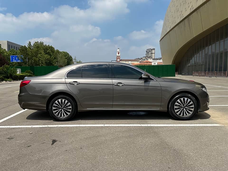 Hongqi H7