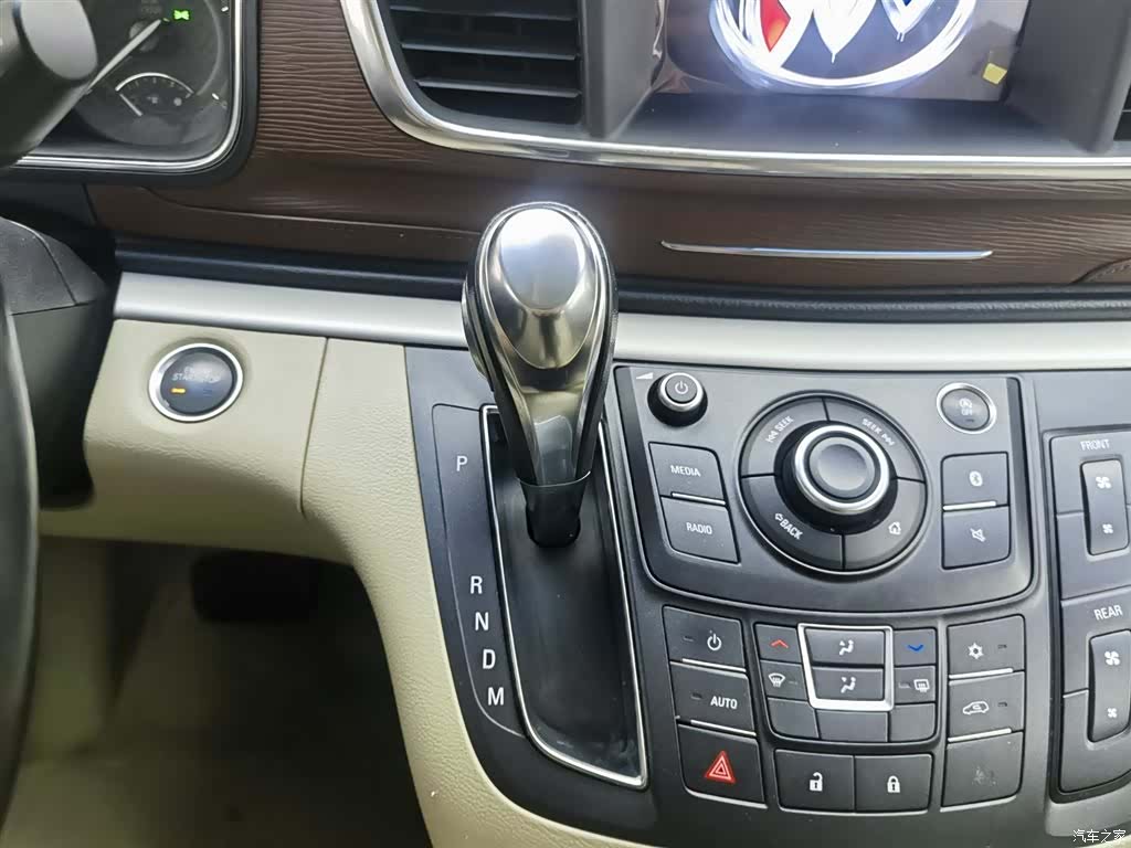 Buick GL8, 2018 13