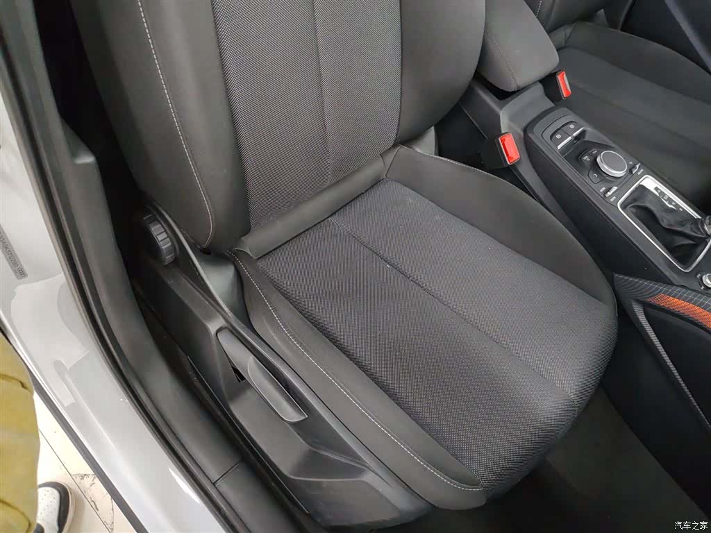 Audi Q2L, 2019 20
