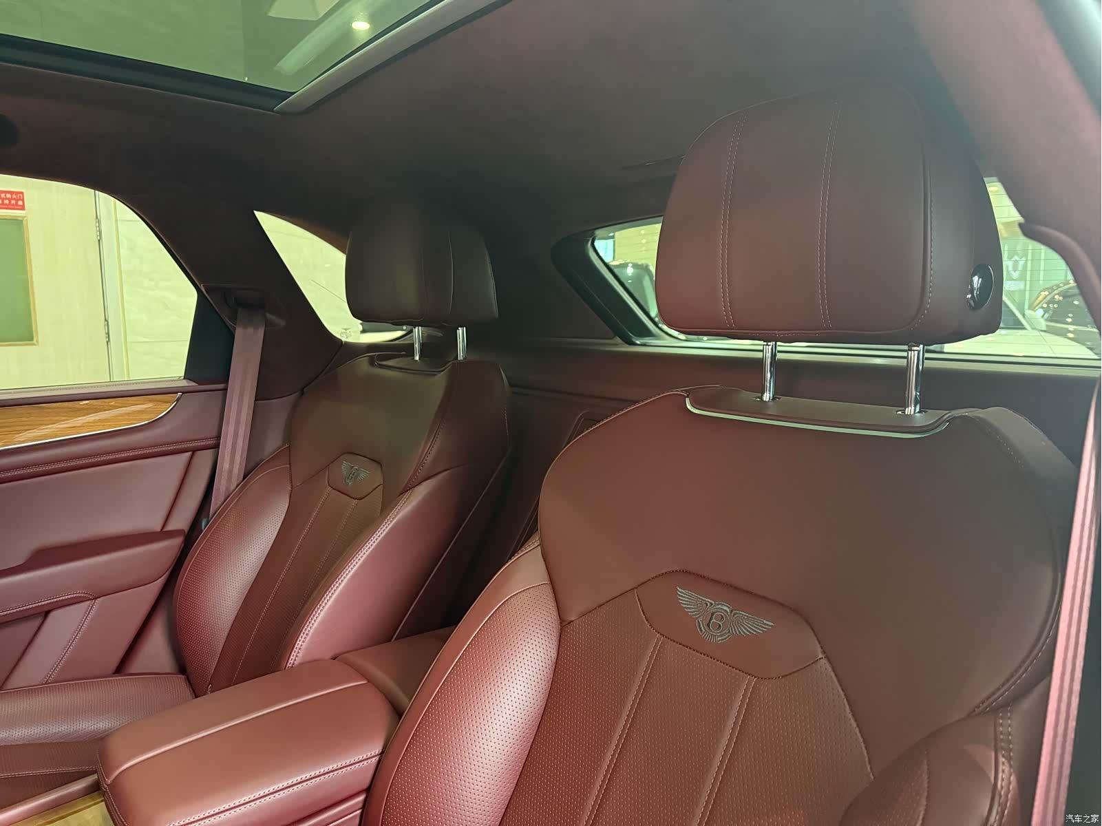 Bentley Bentayga, 2022 18