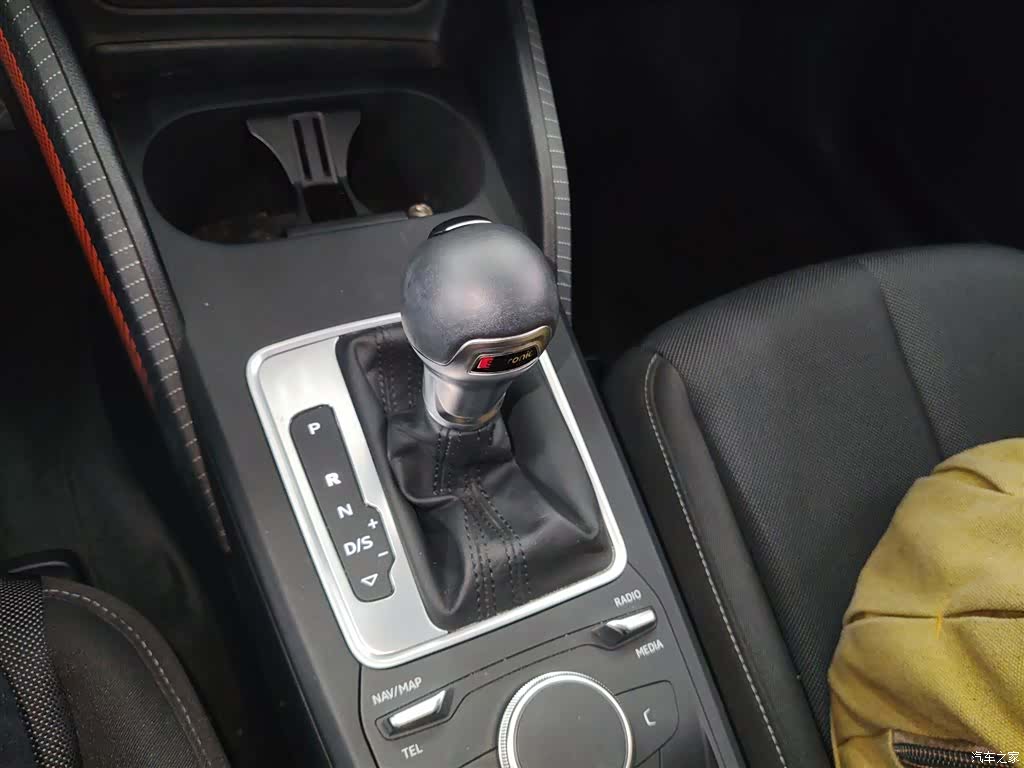 Audi Q2L, 2019 11