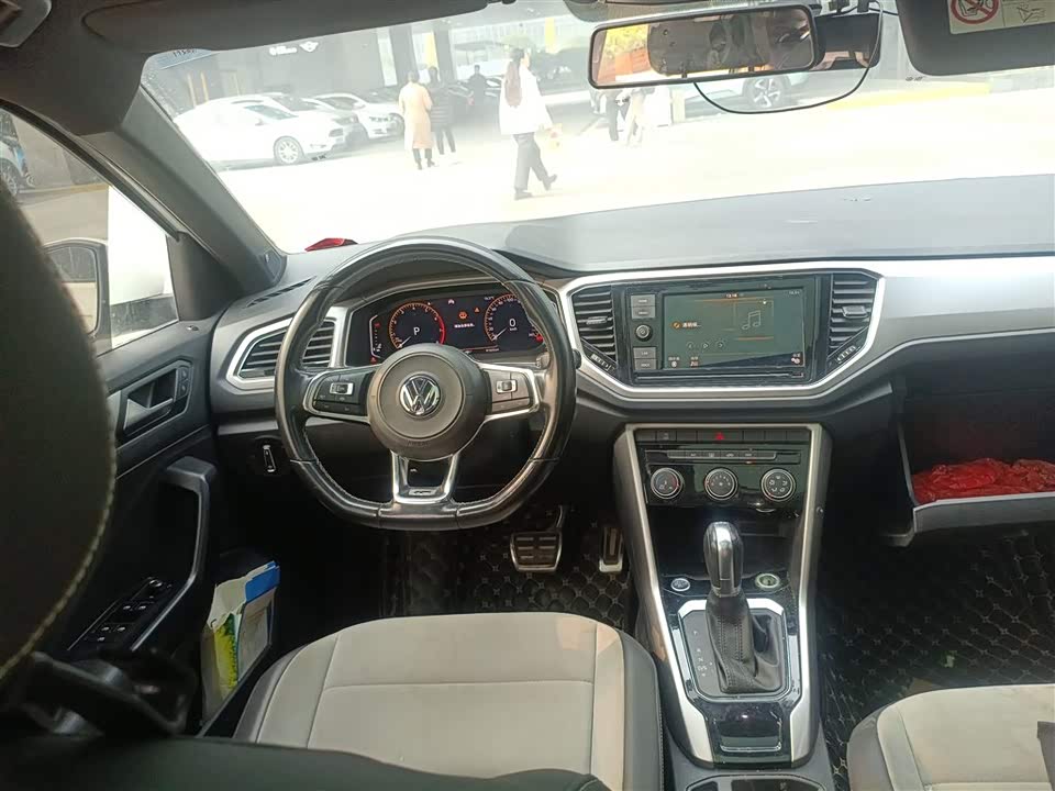 Volkswagen T-ROC exploring Songs