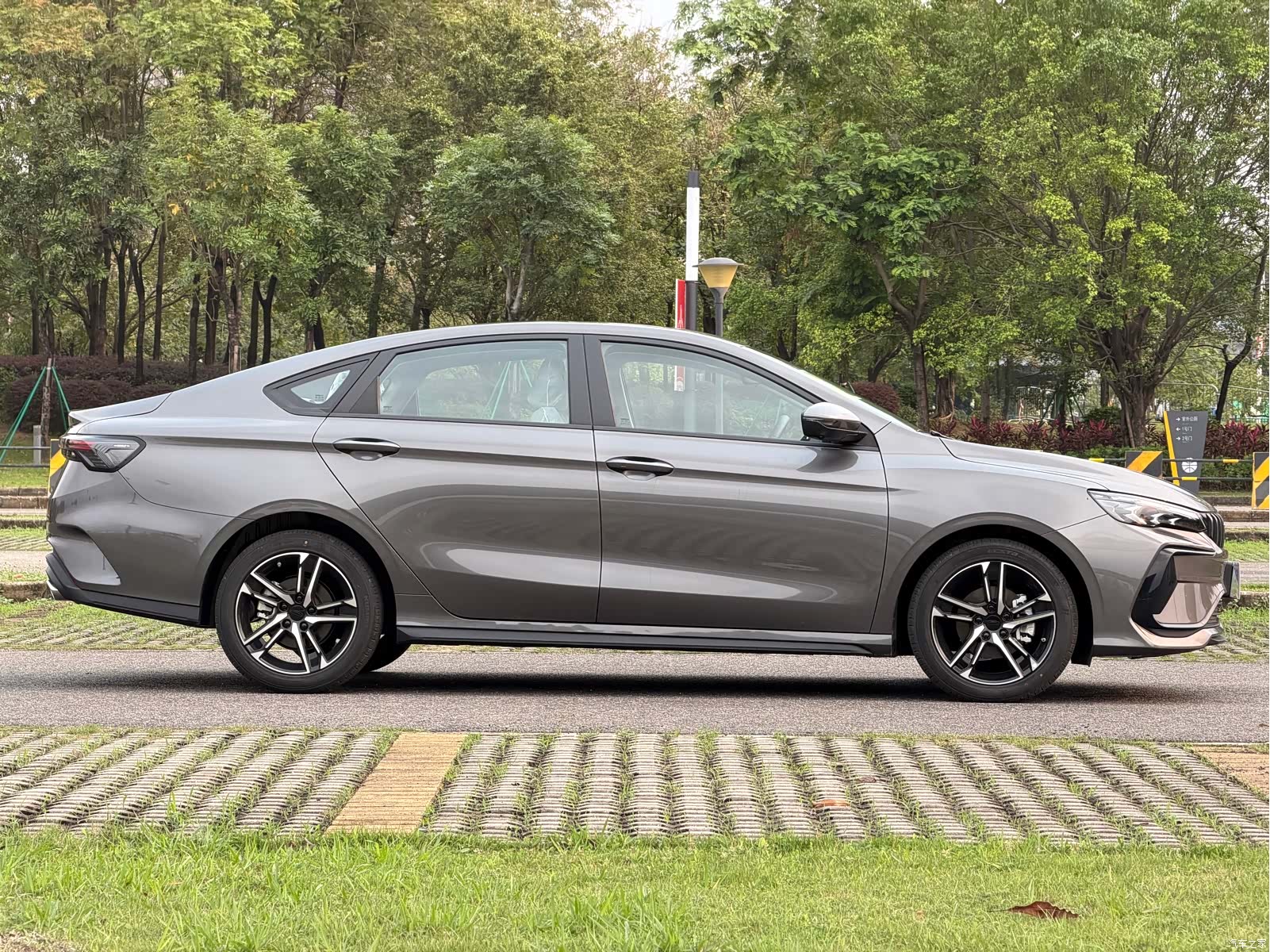 Geely Binray, 2026 10