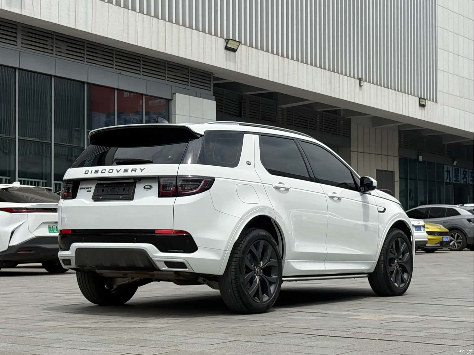 Land Rover Discovery, 2023 все фото