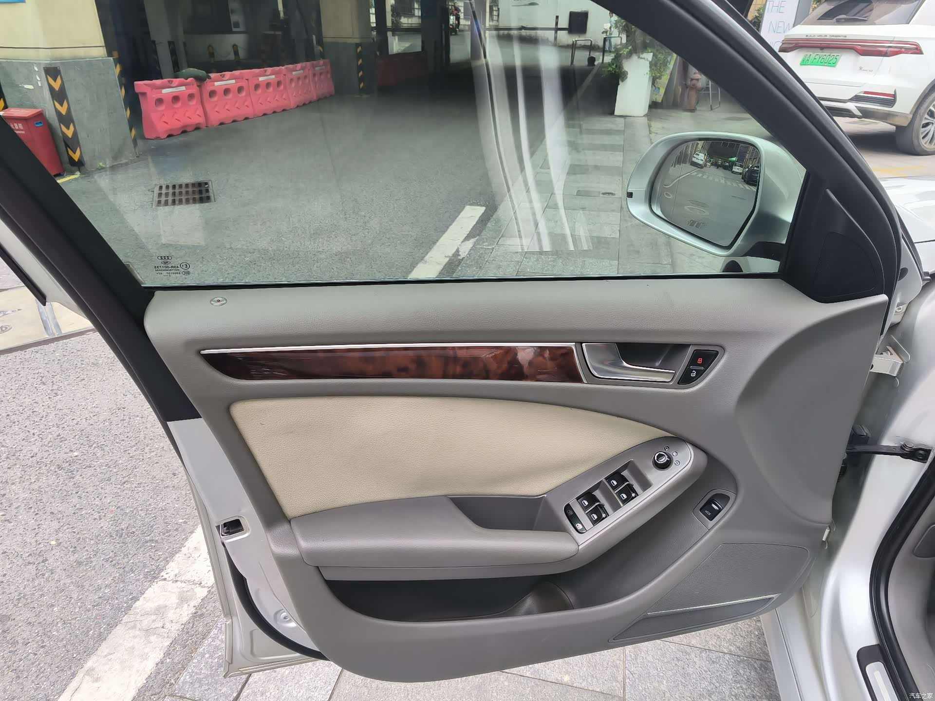 Audi A4L, 2010 11