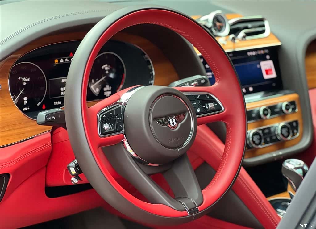 Bentley Bentayga, 2020 11