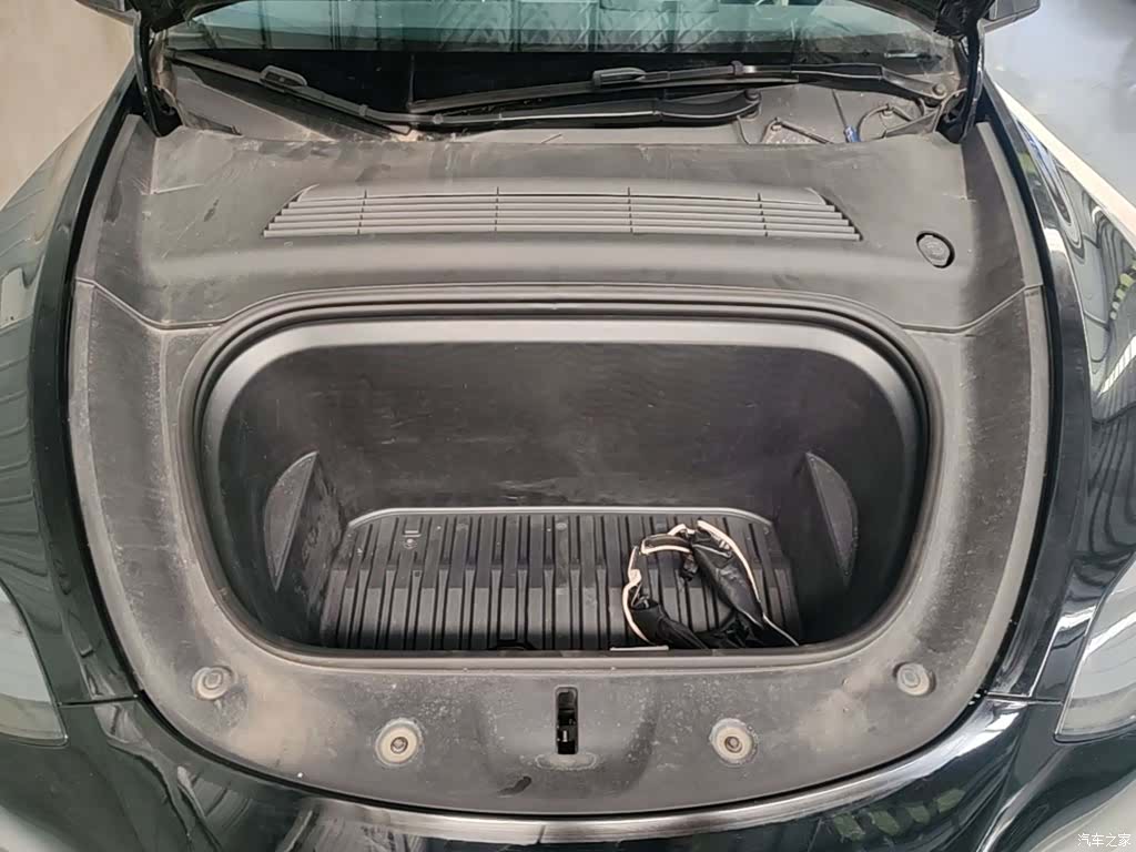 Tesla Model Y, 2023 20