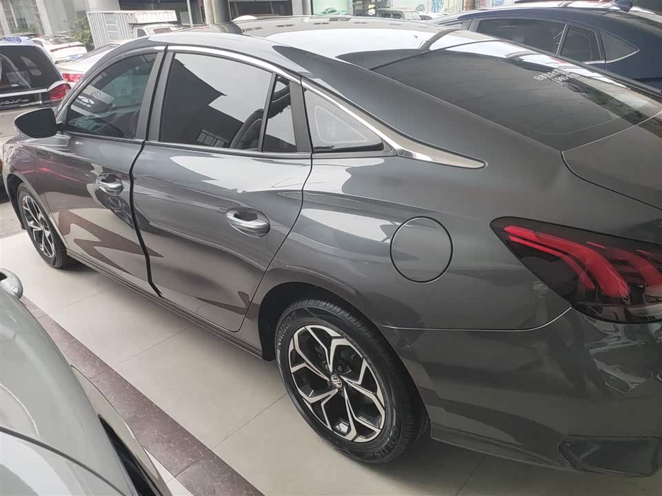 MG MG5