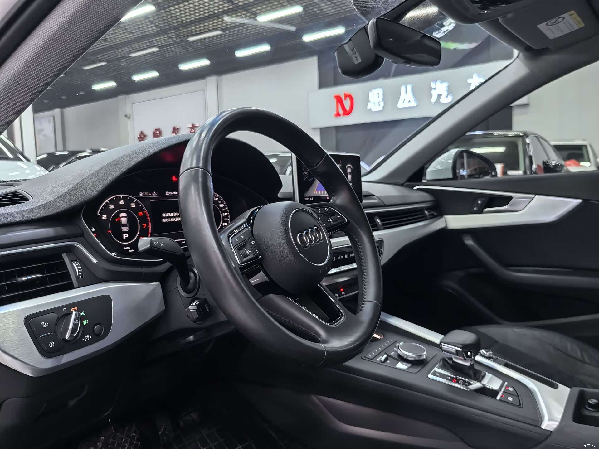 Audi A4L, 2019 все фото
