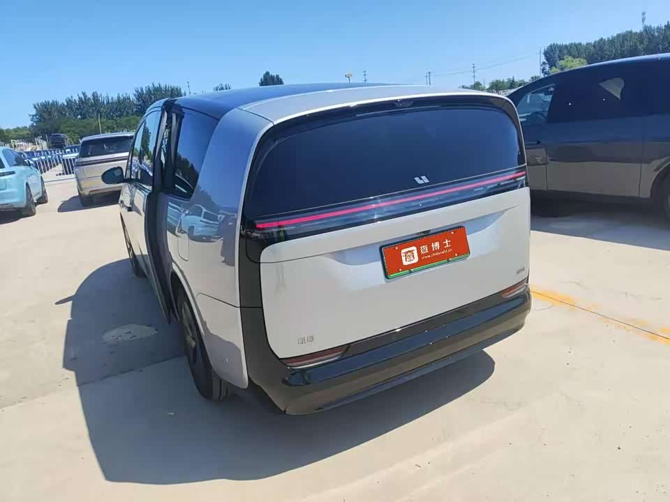 Li Auto Ideal MEGA