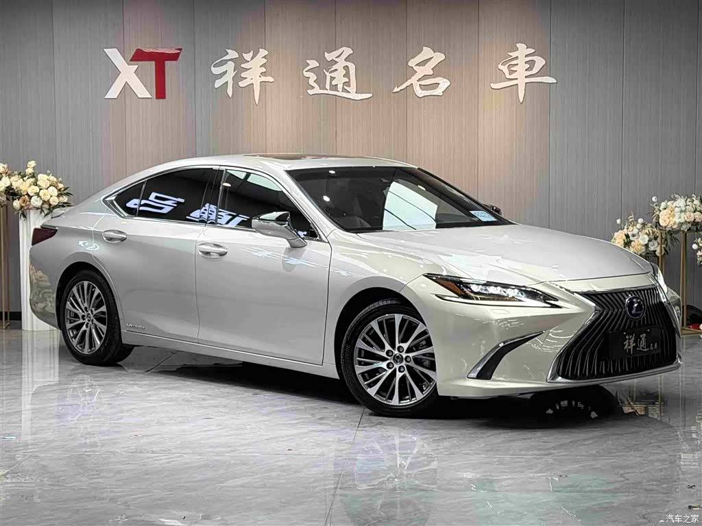 Lexus ES, 2021 3