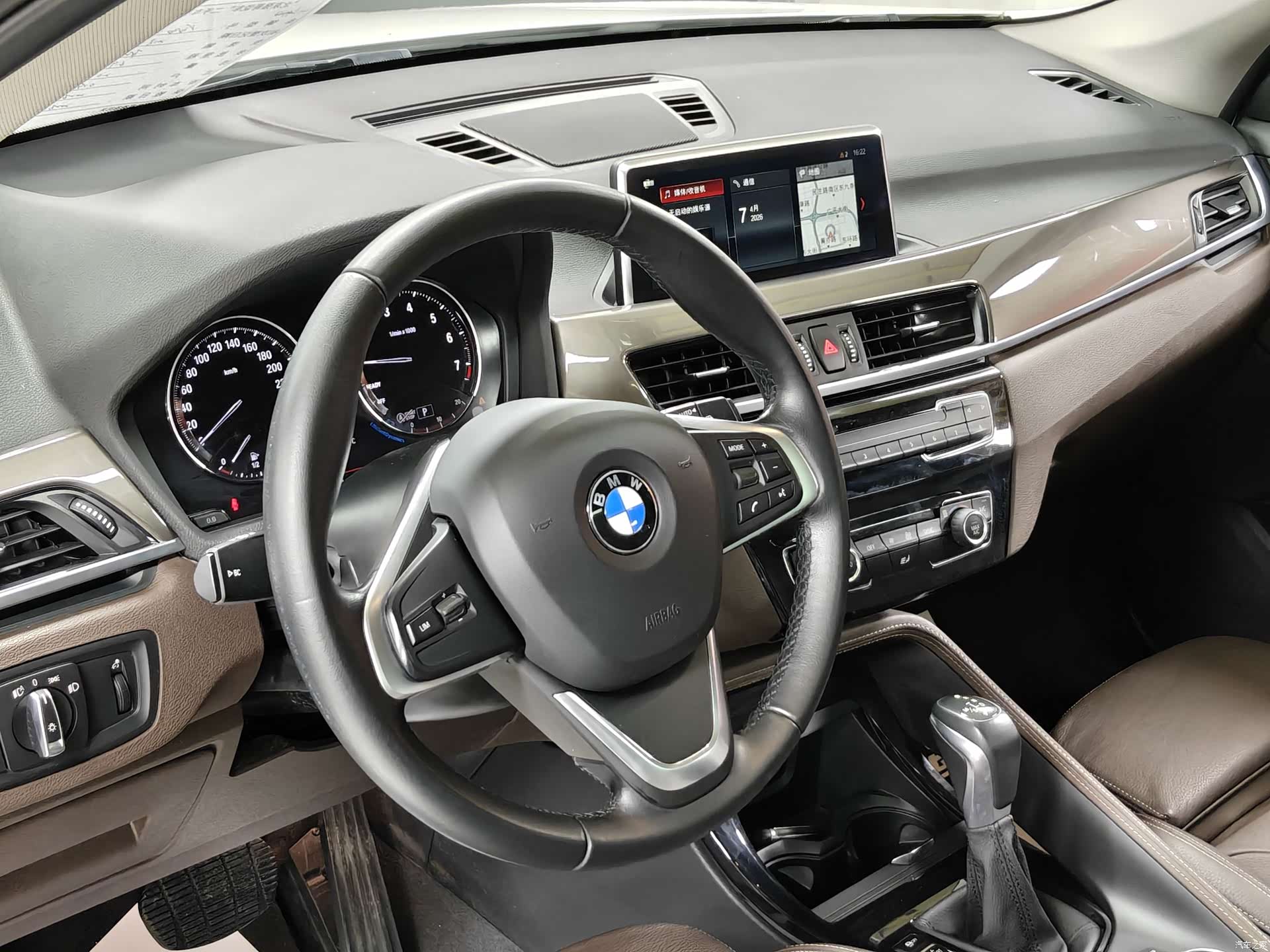 BMW X1, 2018 все фото