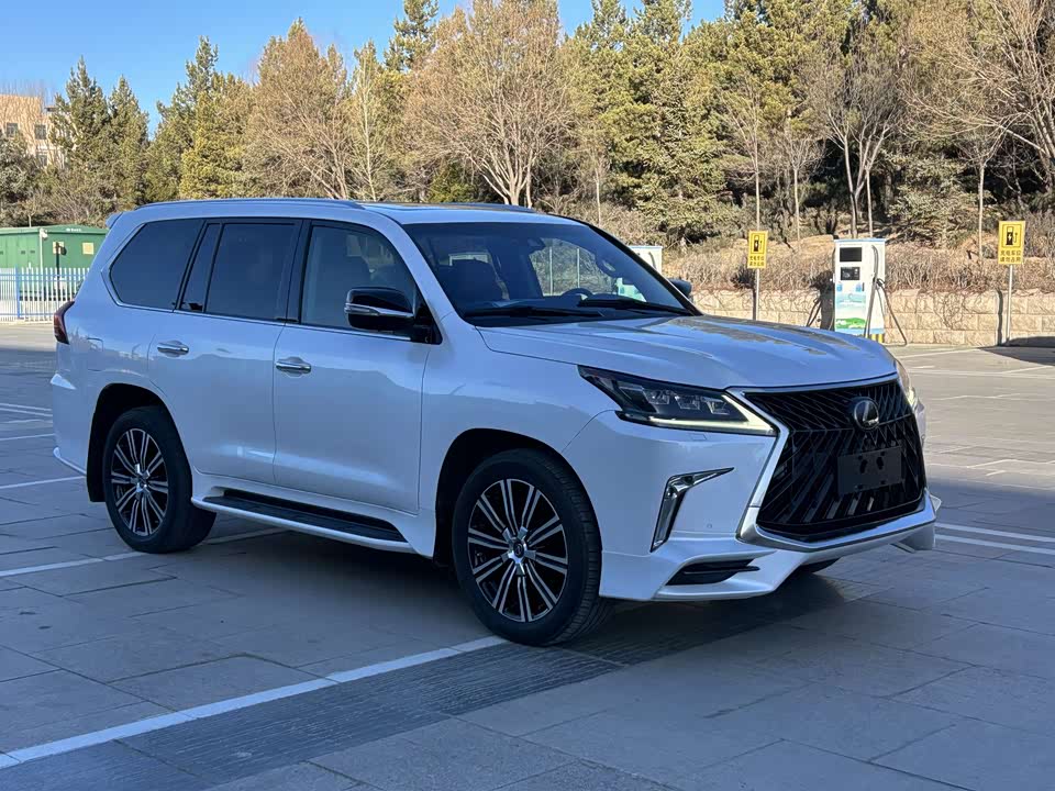 Lexus LX