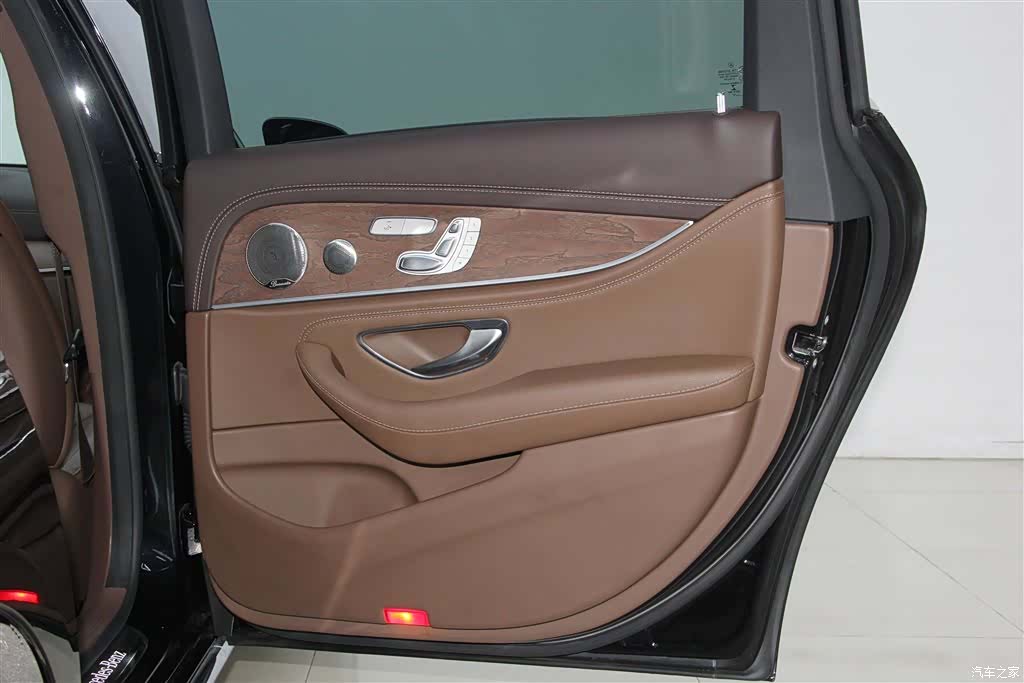 Mercedes-Benz E-Class, 2022 34