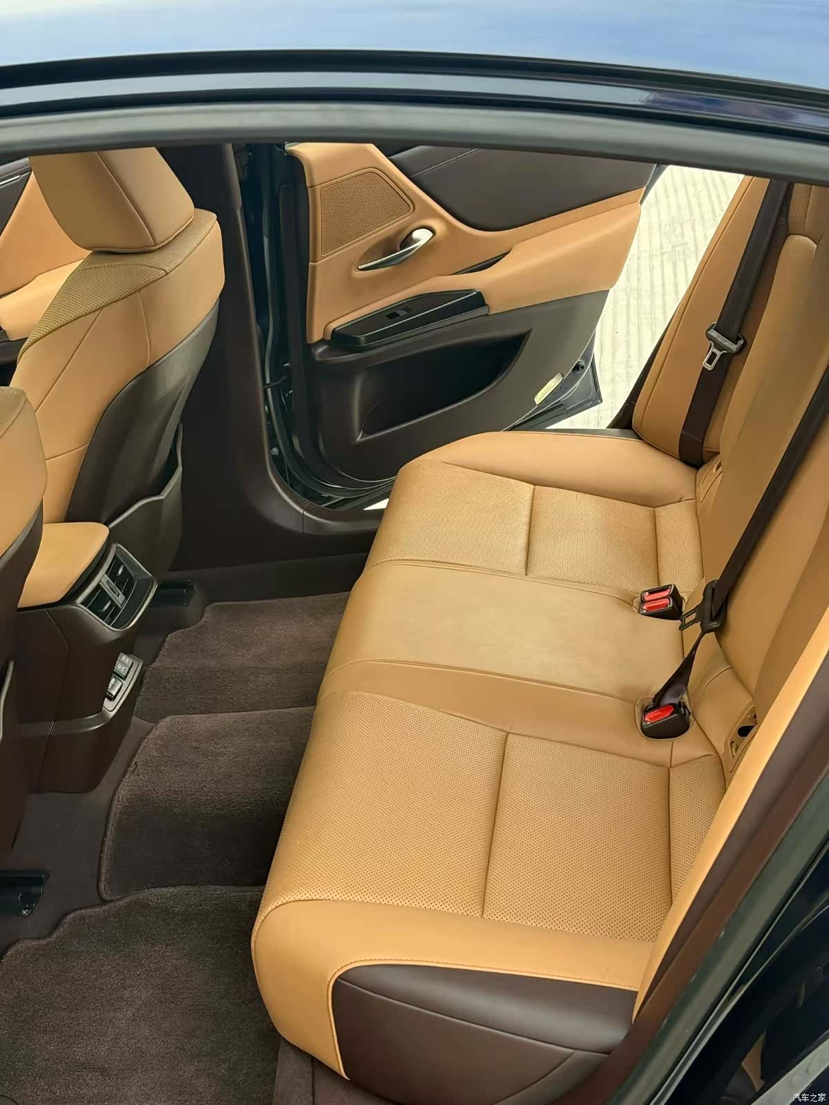 Lexus ES, 2020 4