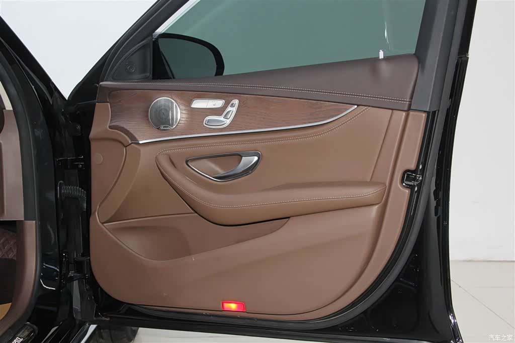 Mercedes-Benz E-Class, 2022 32