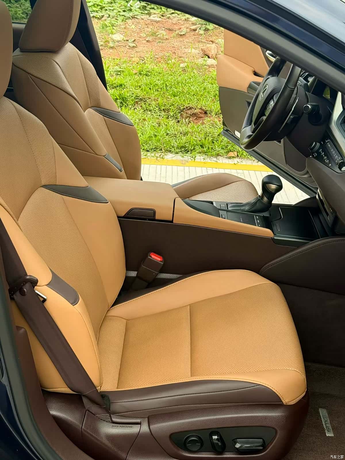 Lexus ES, 2020 все фото