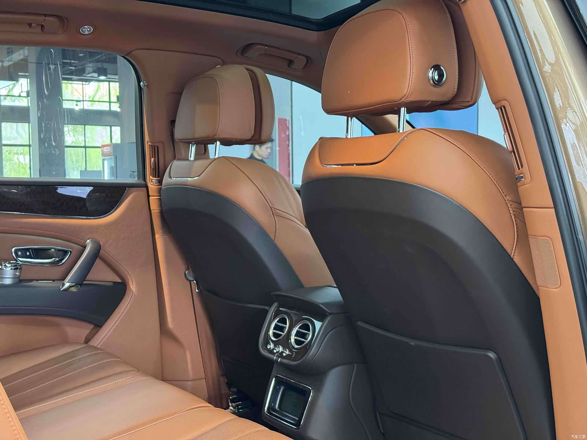 Bentley Bentayga, 2019 17