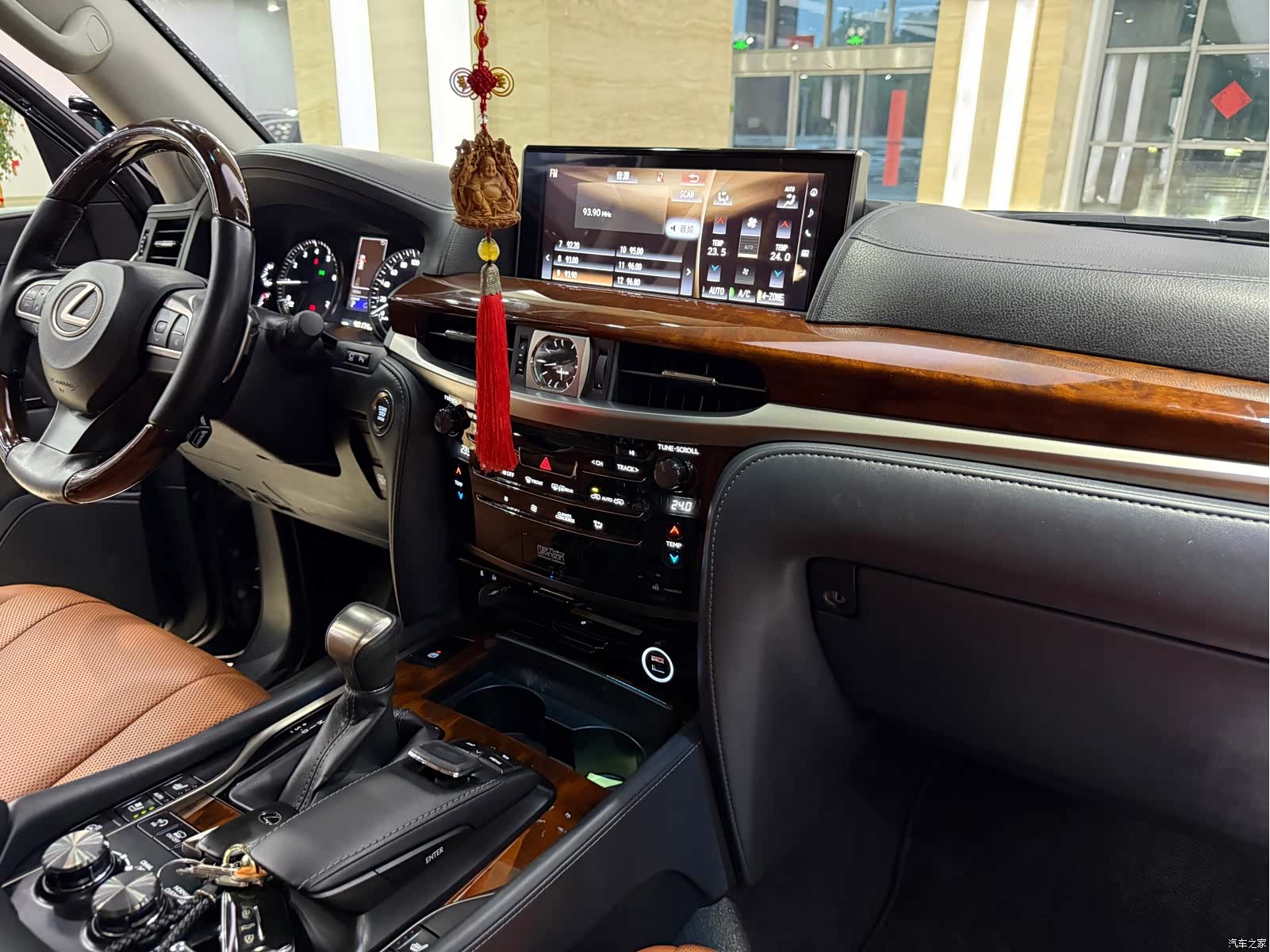 Lexus LX, 2019 12