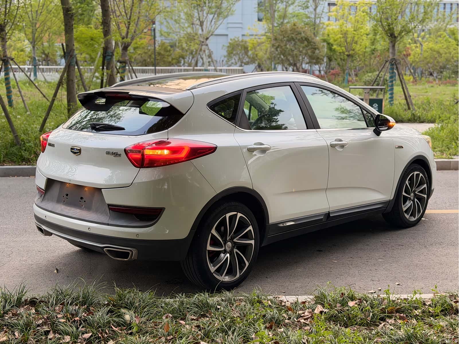 Geely Emgrand, 2018 13