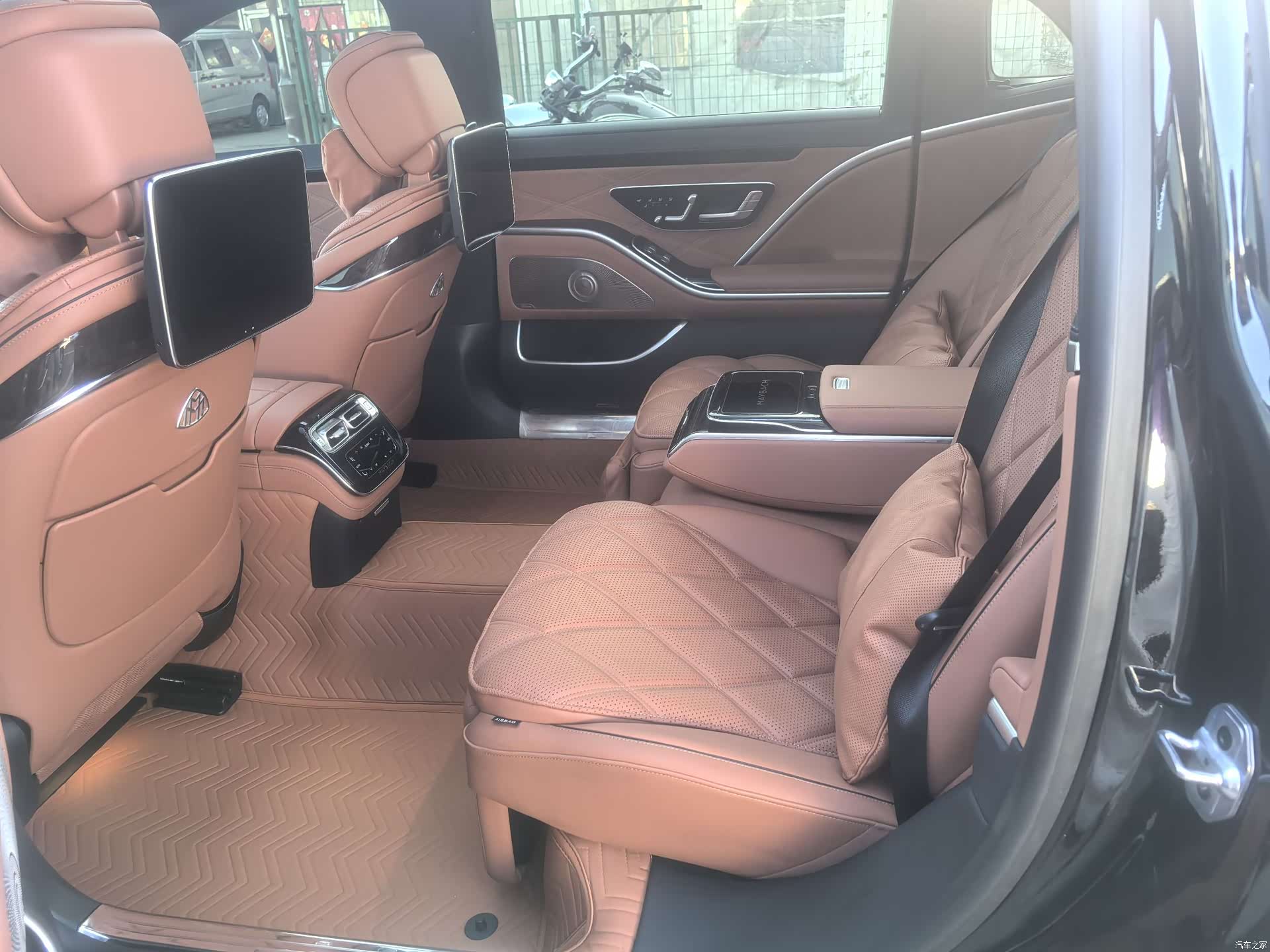 Maybach S-Class, 2023 все фото