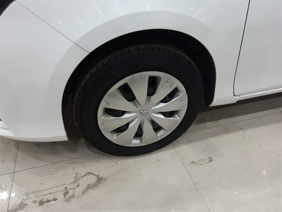 Toyota YARiS L to enjoy