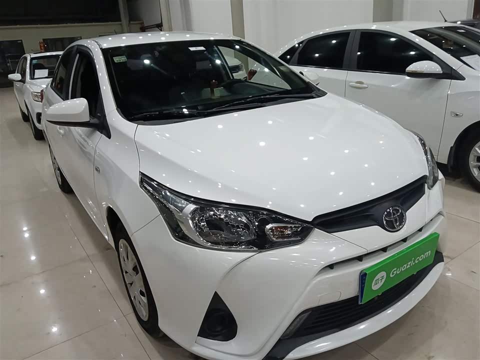 Toyota YARiS L to enjoy