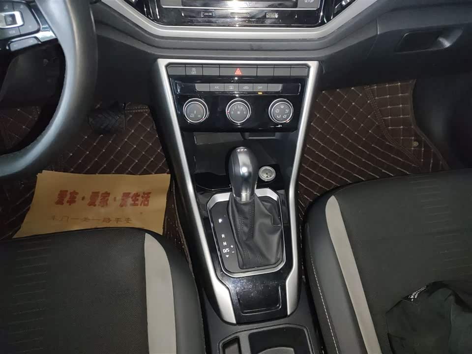 Volkswagen T-ROC exploring Songs