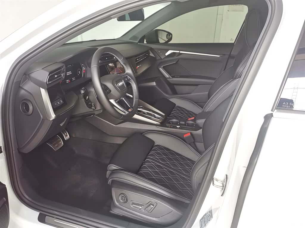 Audi Flying Spur, 2025 7