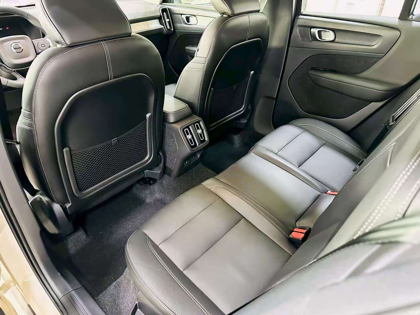 Volvo XC40, 2024 13