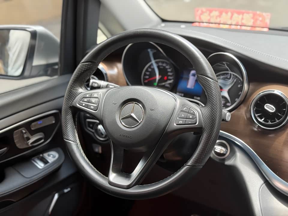 Mercedes-Benz V-class