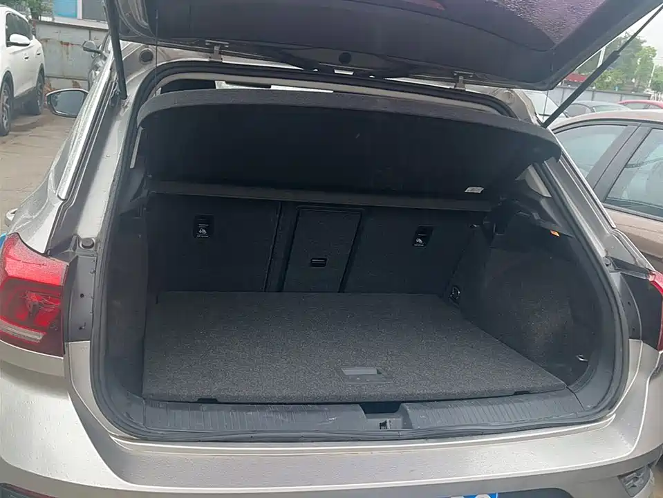 Volkswagen T-ROC exploring Songs