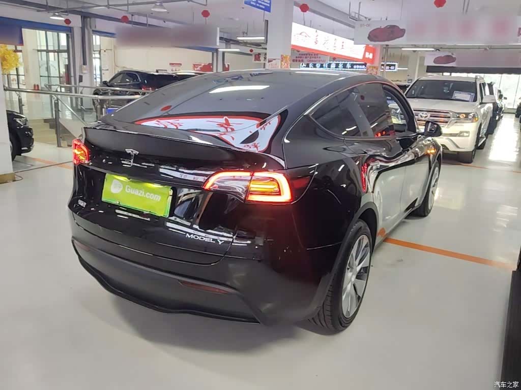 Tesla Model Y, 2023 7