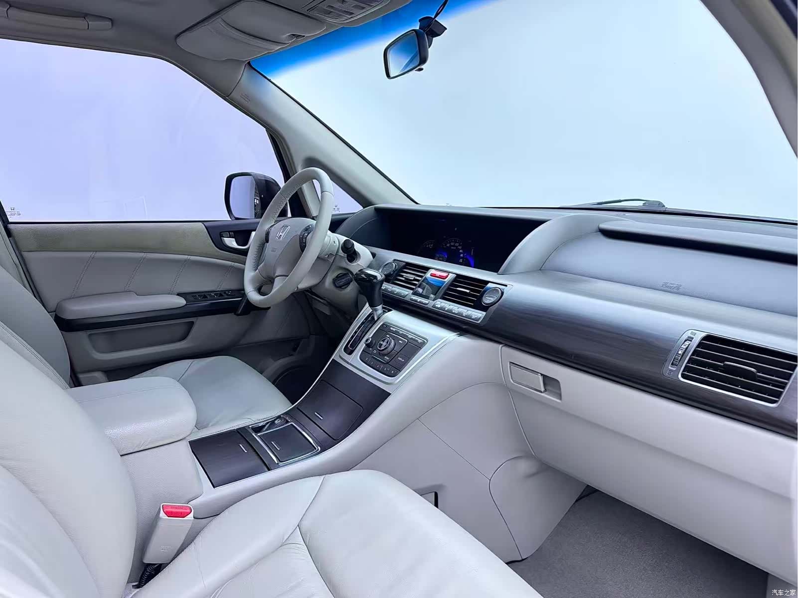 Honda Elysion, 2015 13