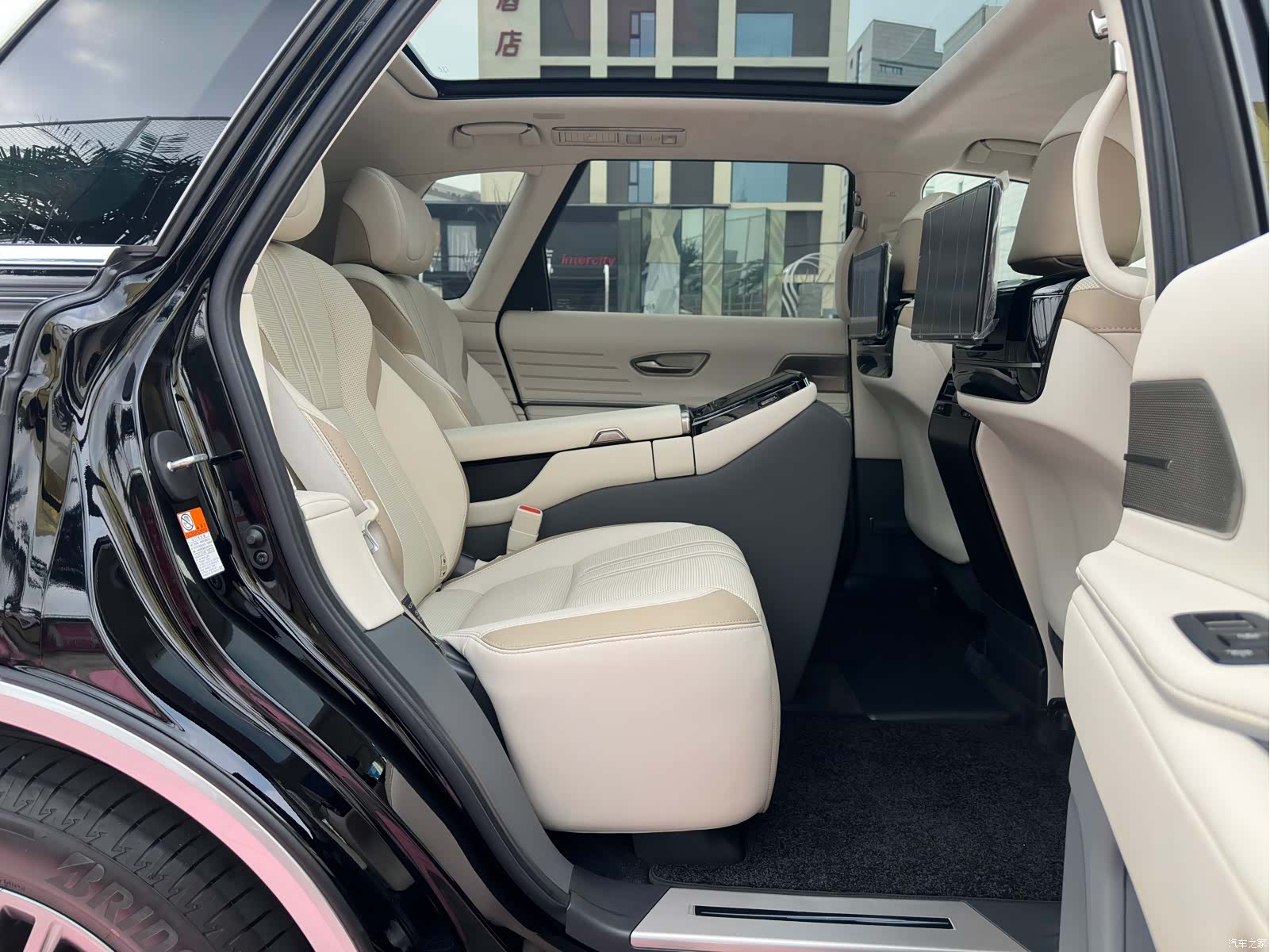 Toyota Century, 2024 16