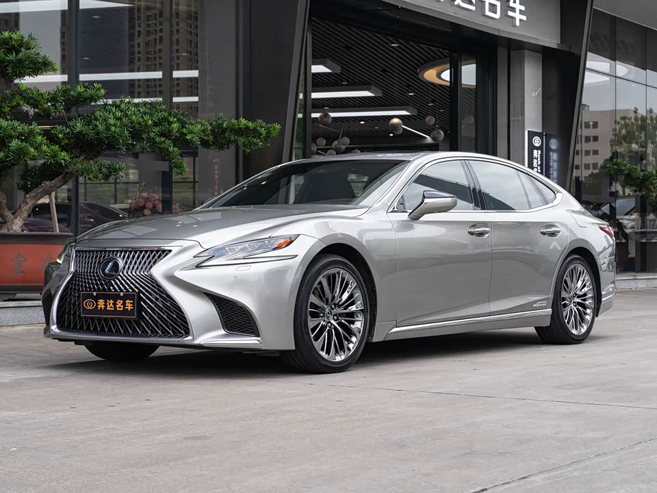 Lexus LS