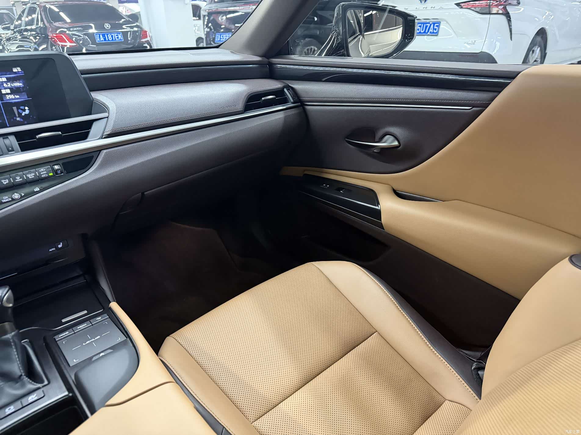 Lexus ES, 2020 11