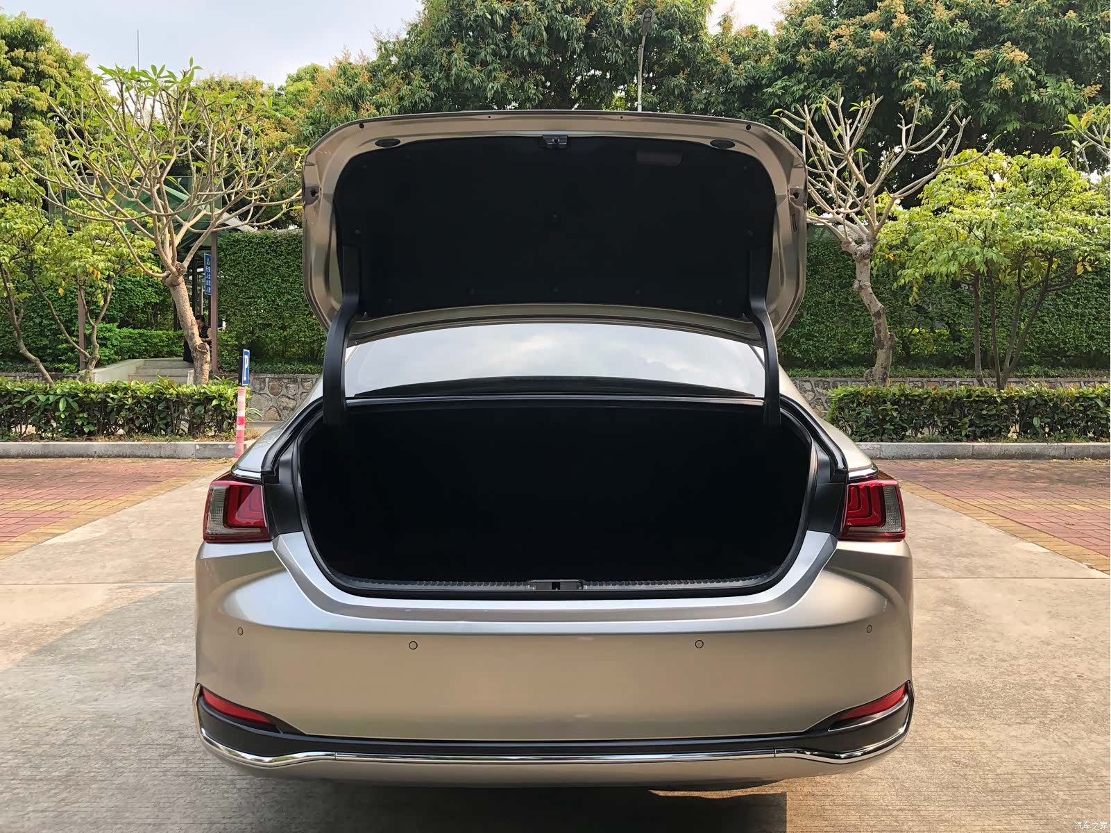 Lexus ES, 2022 22