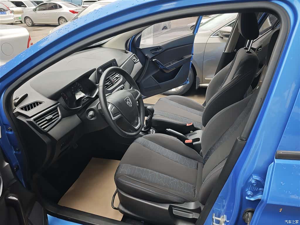 Wuling 310, 2017 3