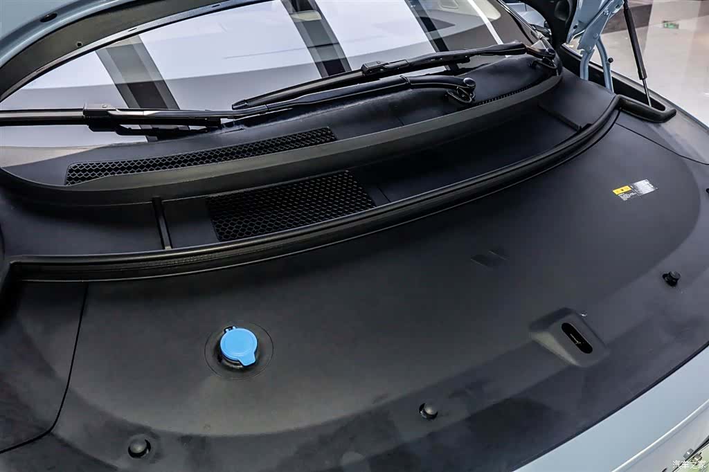 Li Auto i8, 2025 27