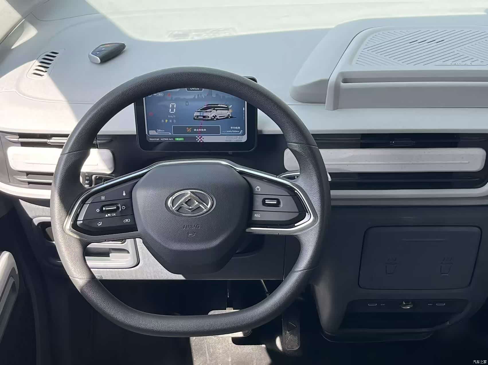 Maxus V1, 2025 4