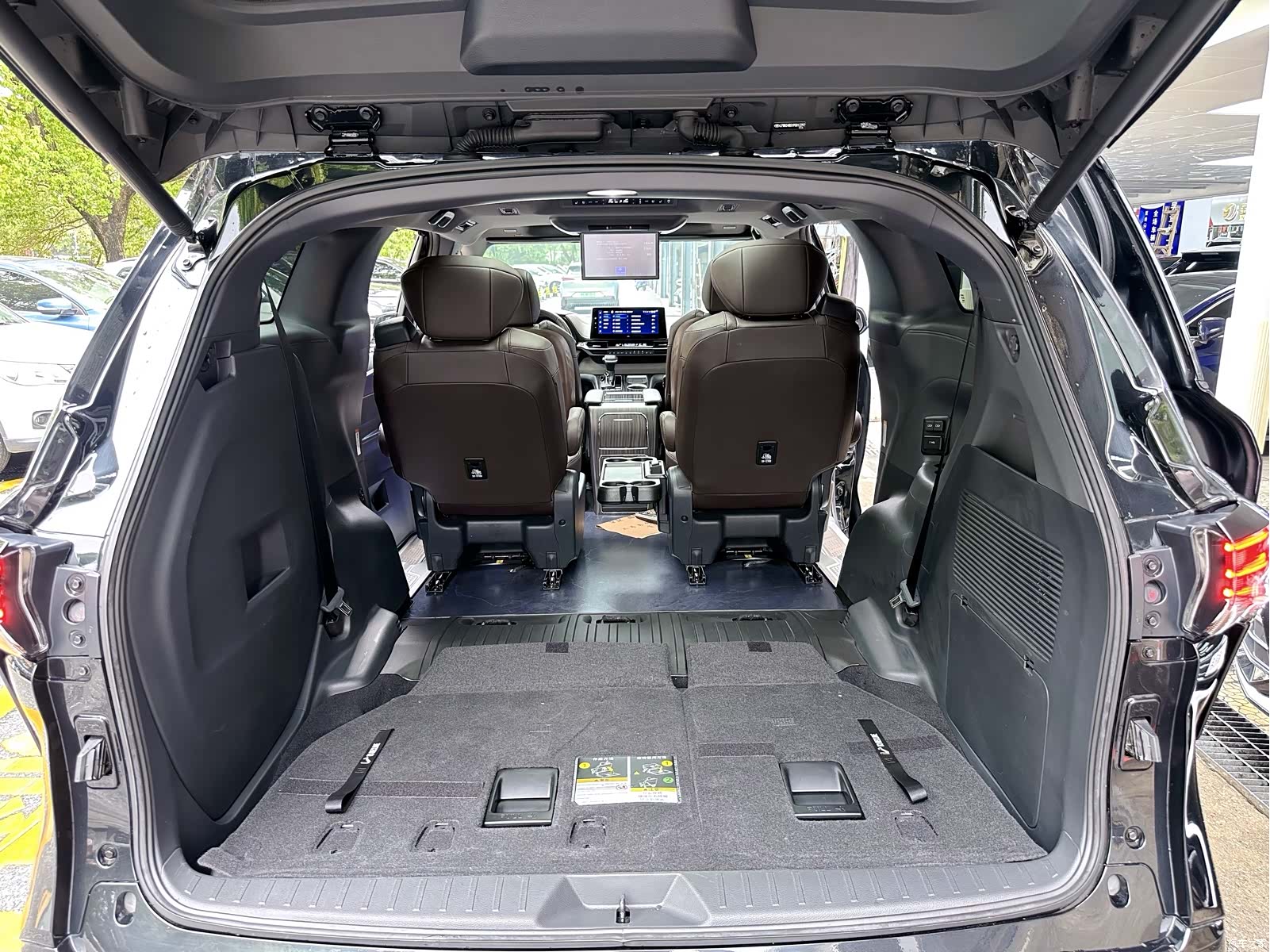 Toyota Granvia, 2023 11