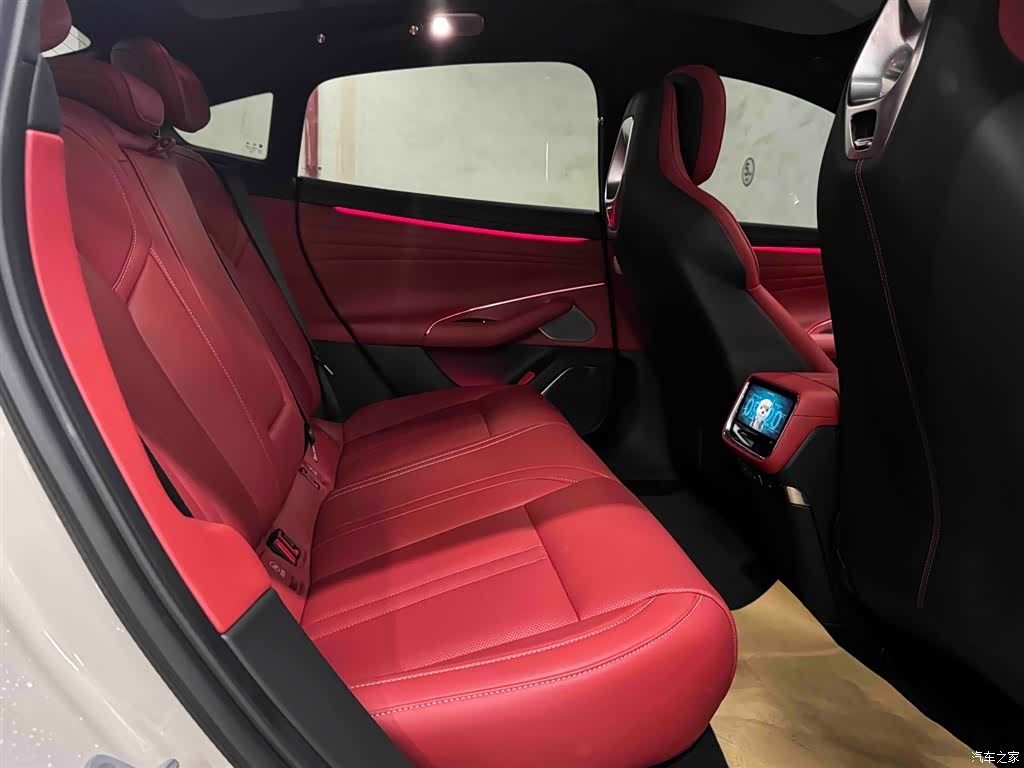 Xiaomi SU7, 2026 13