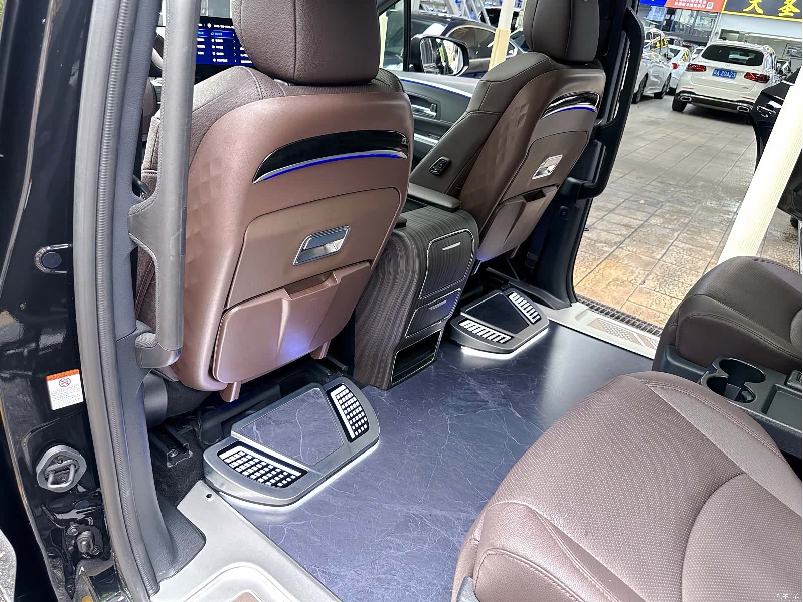 Toyota Granvia, 2023 16