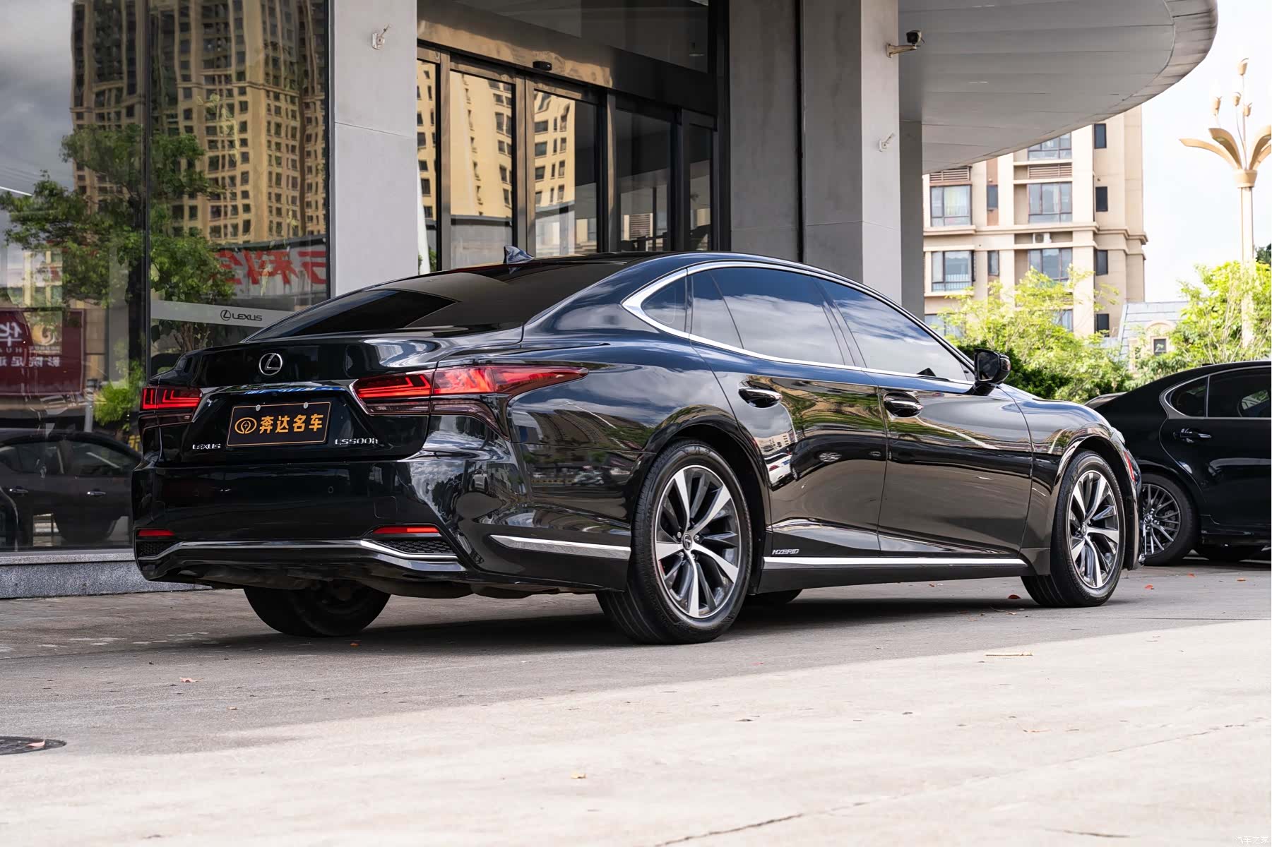 Lexus LS, 2023 3