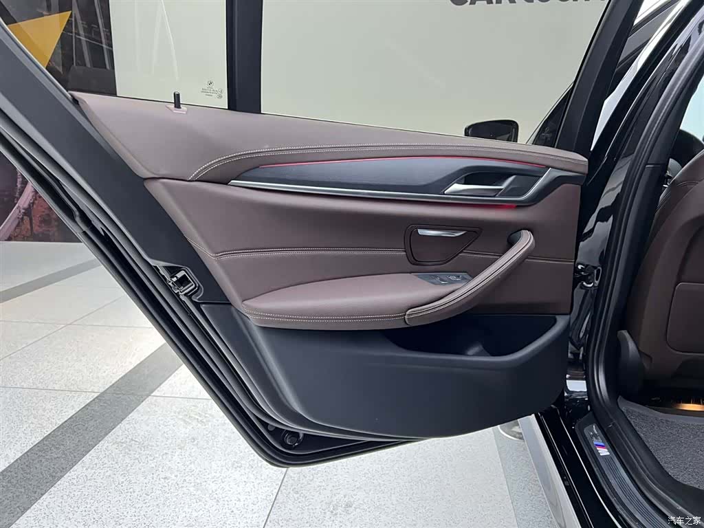 BMW 5 Series, 2023 32