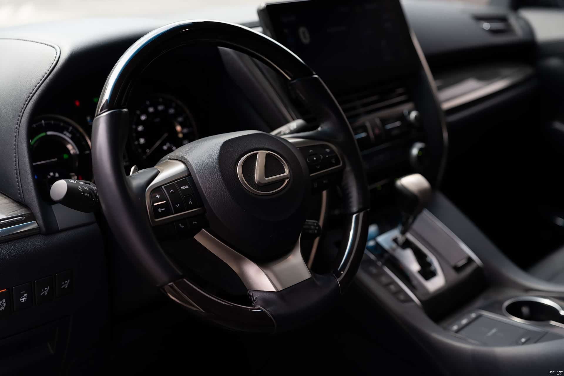 Lexus LM, 2022 6